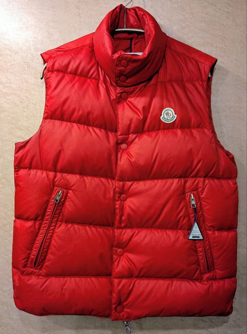 【美品】MONCLER（モンクレール）赤 ダウンベスト