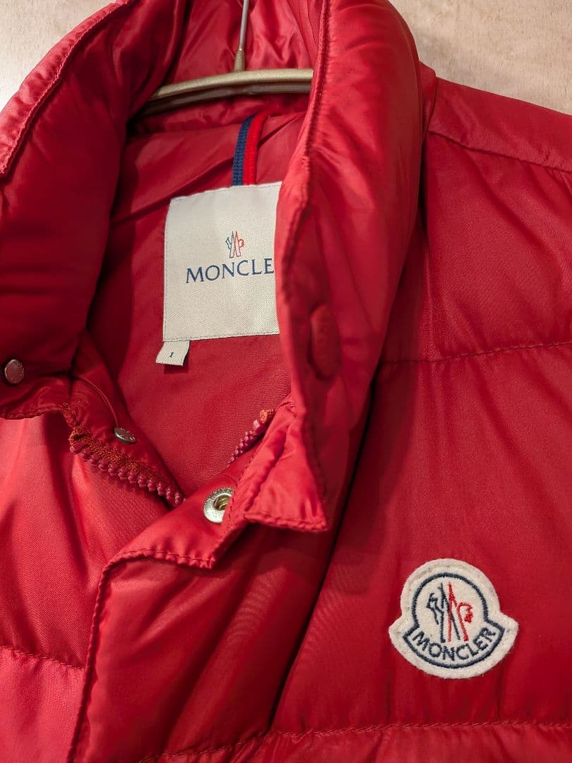 【美品】MONCLER（モンクレール）赤 ダウンベスト