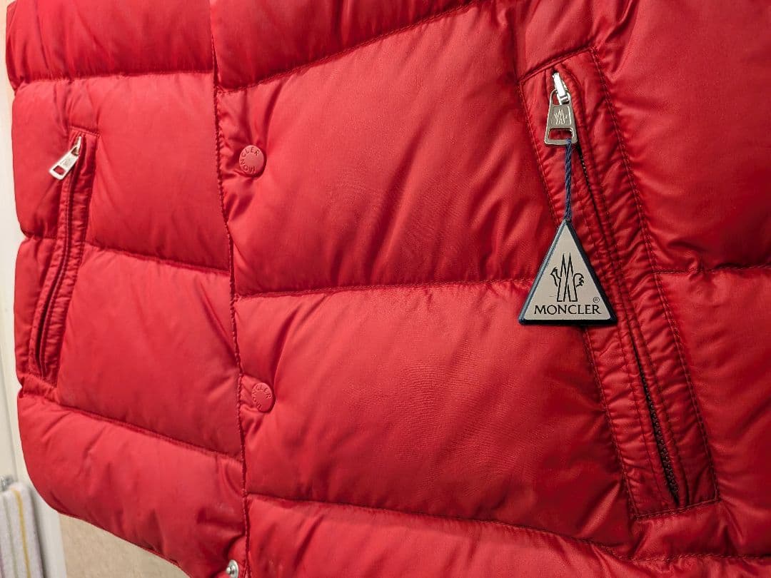 【美品】MONCLER（モンクレール）赤 ダウンベスト