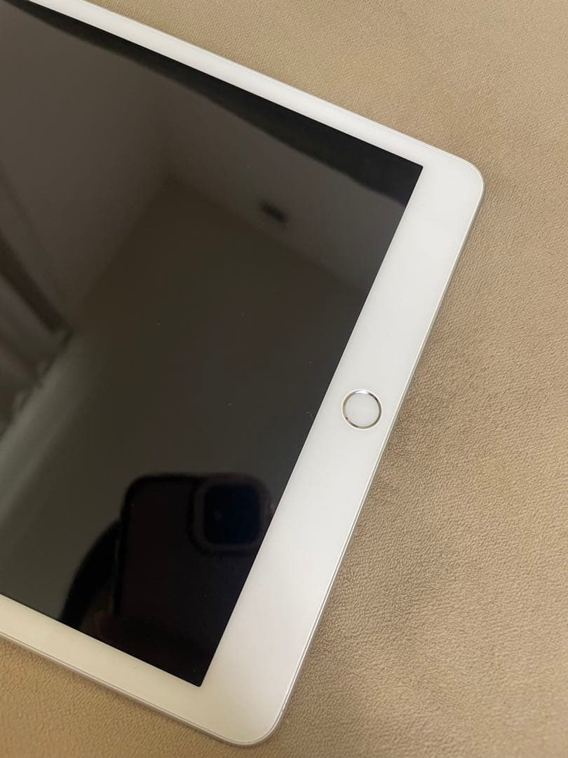 【第8世代】Apple iPad 10.2インチ シルバー 本体