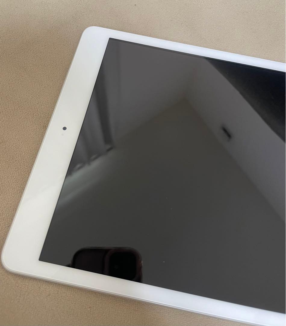 【第8世代】Apple iPad 10.2インチ シルバー 本体