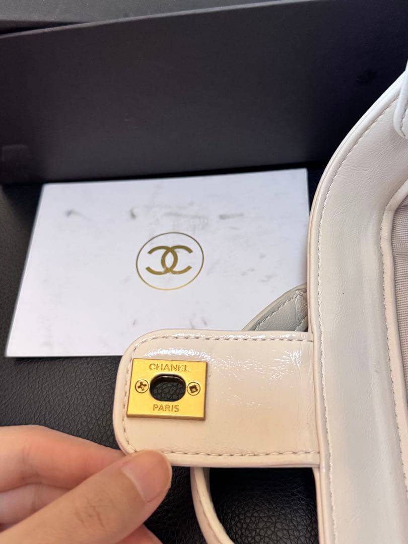 CHANEL レザーショルダーバッグ ノベルティ