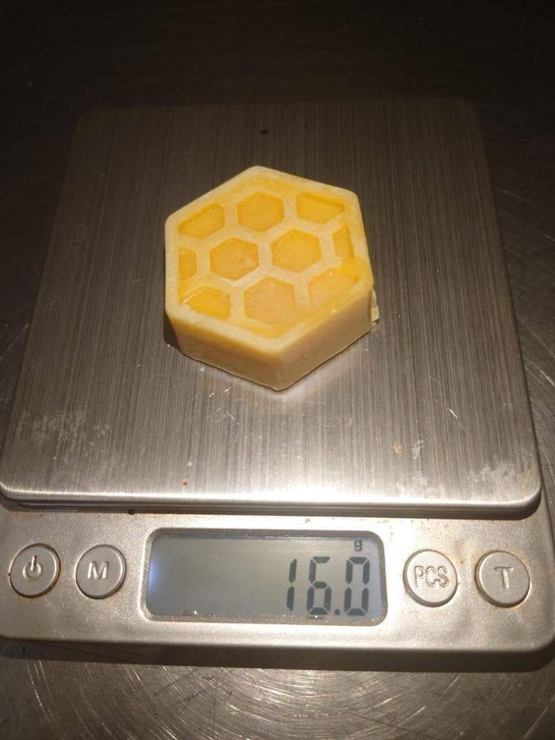 リピータ多数濃厚な味わいの国産百花蜜 　梅酒瓶入り　おまけ付　生産者価格で大放出