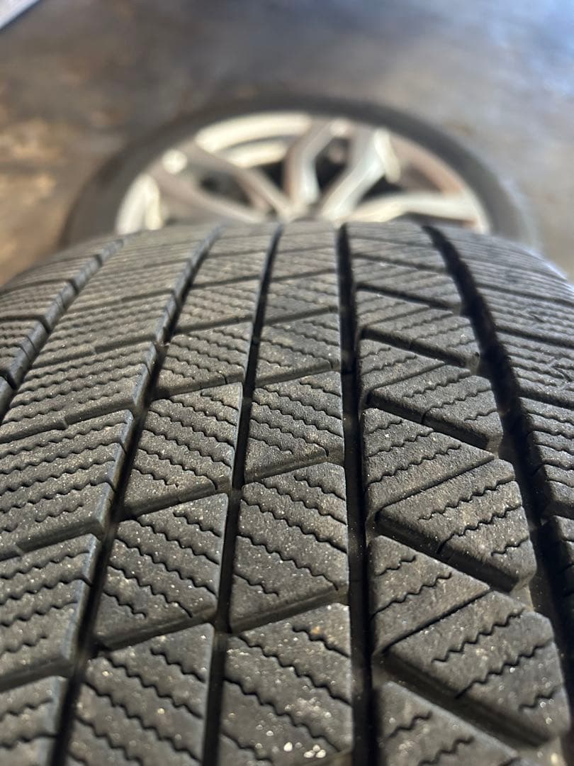 18インチスタッドレスタイヤホイールセット美品