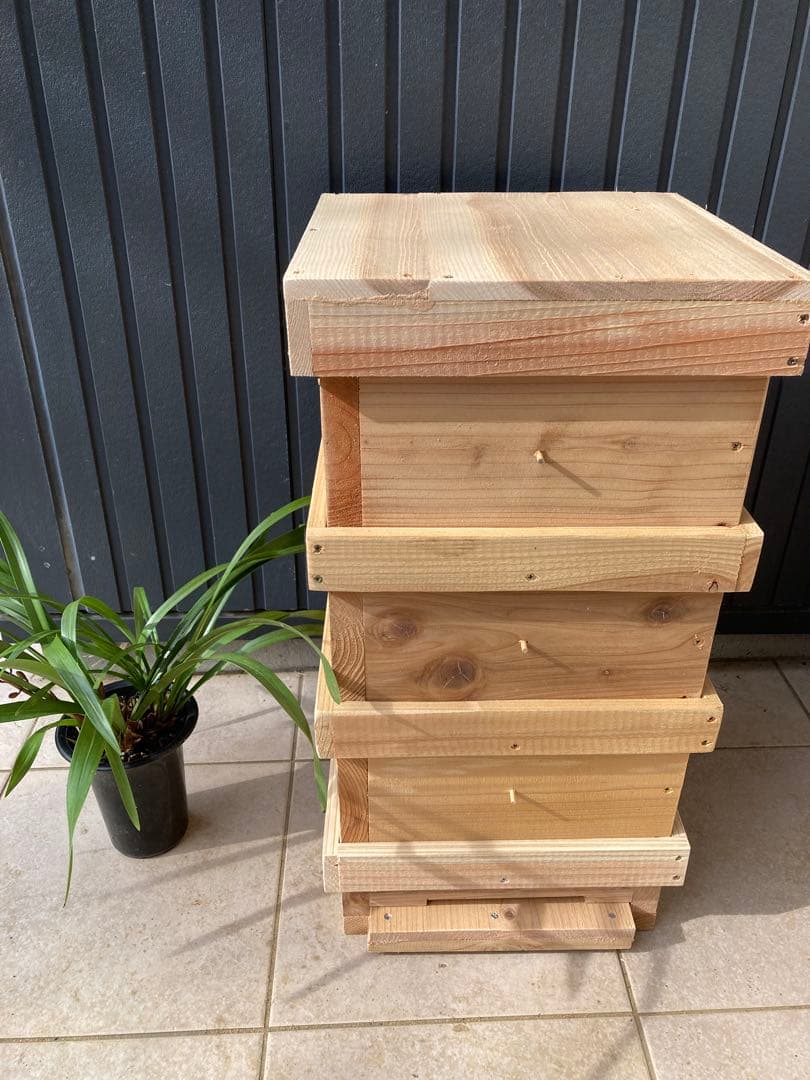 日本ミツバチ用巣箱　重箱式　キンリョウヘンおまけ