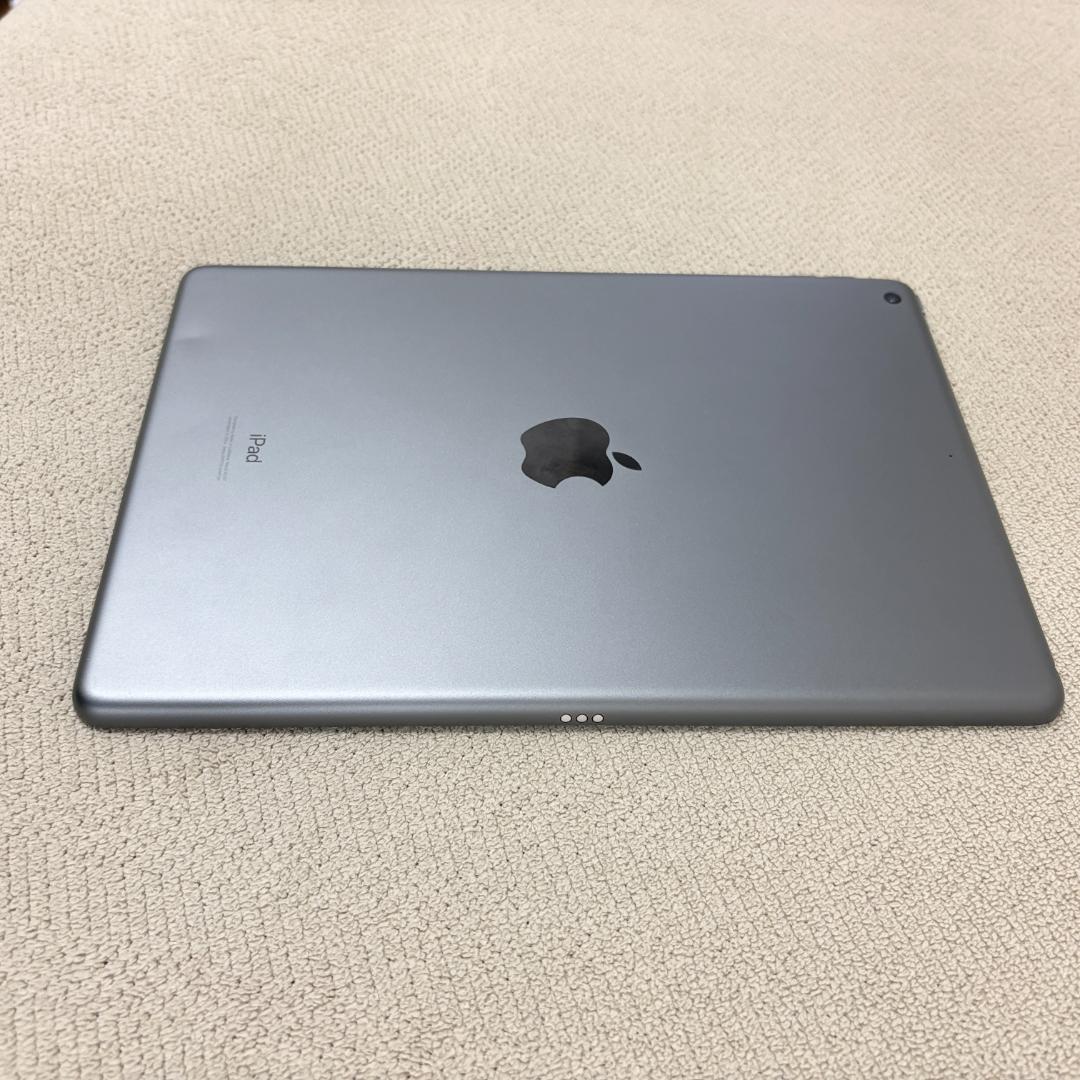 iPad Wi-Fi 32GB - スペースグレイ（第7世代）カバー付き