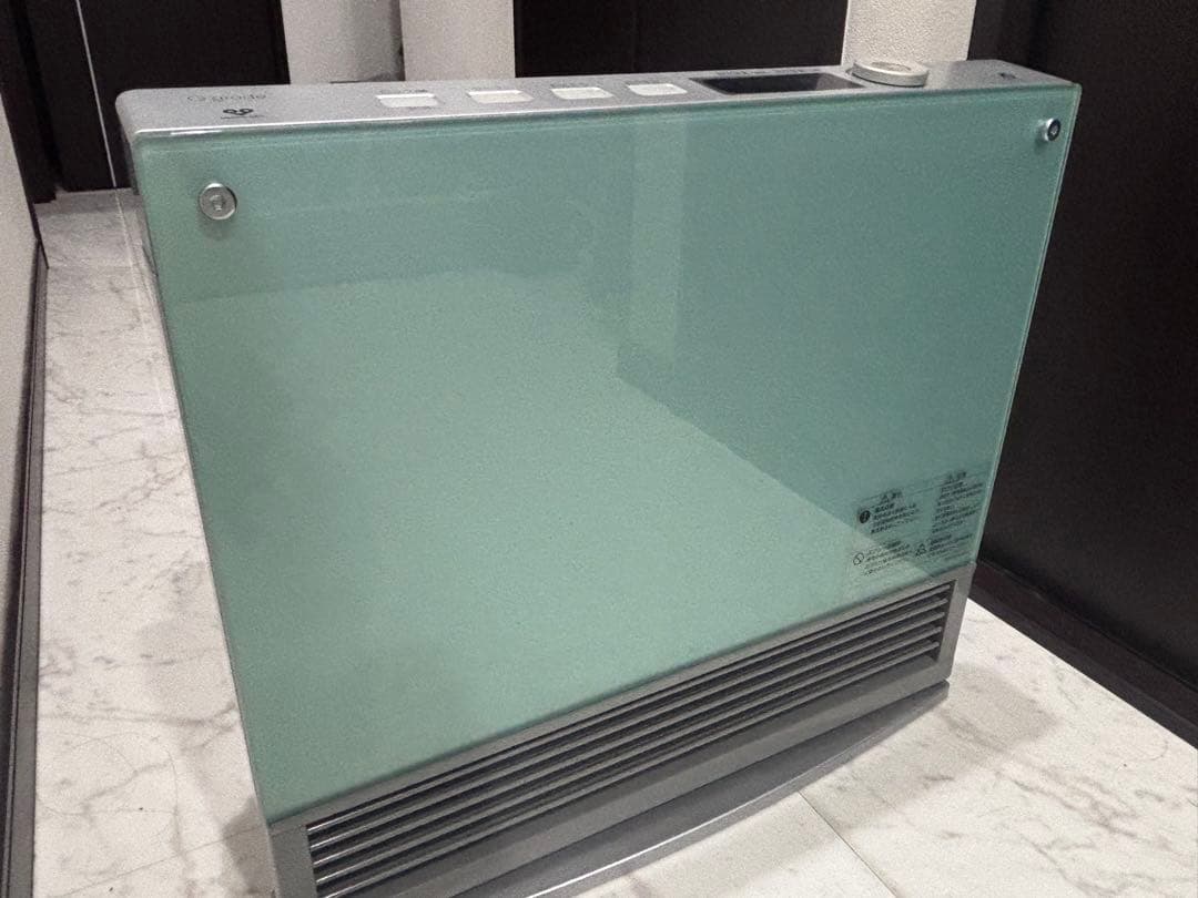 ガスファンヒーター 透明ガラスデザイン