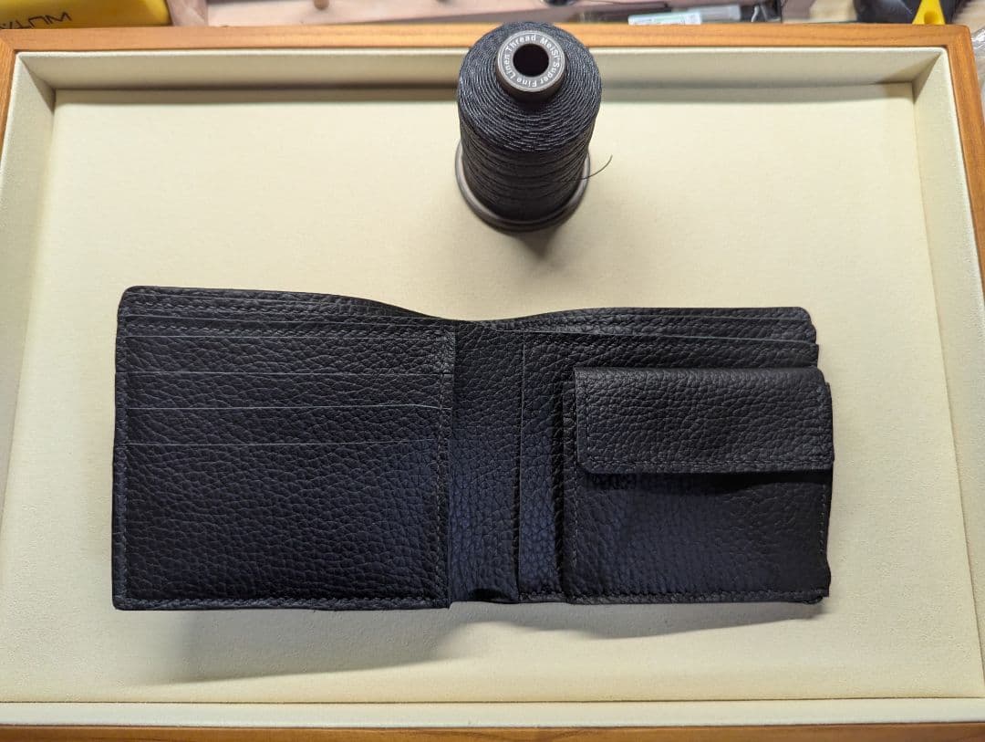 高級革使用 二つ折り財布