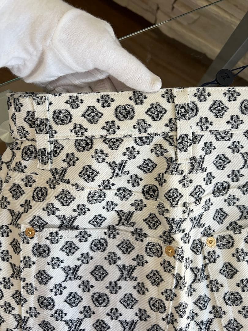 LOUISVUITTON ブラーリィ　モノグラム　ミニスカート　デニム　ホワイト