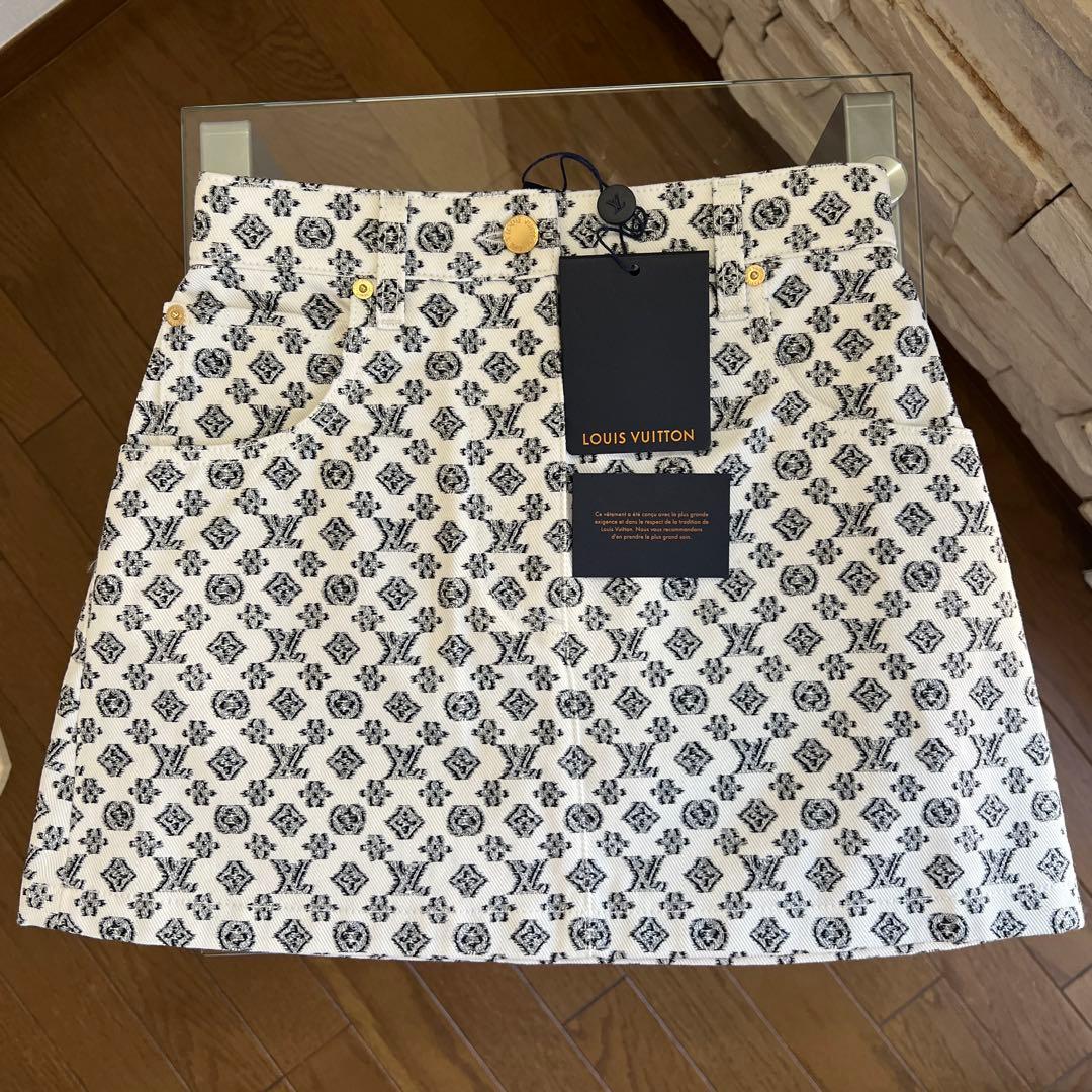 LOUISVUITTON ブラーリィ　モノグラム　ミニスカート　デニム　ホワイト