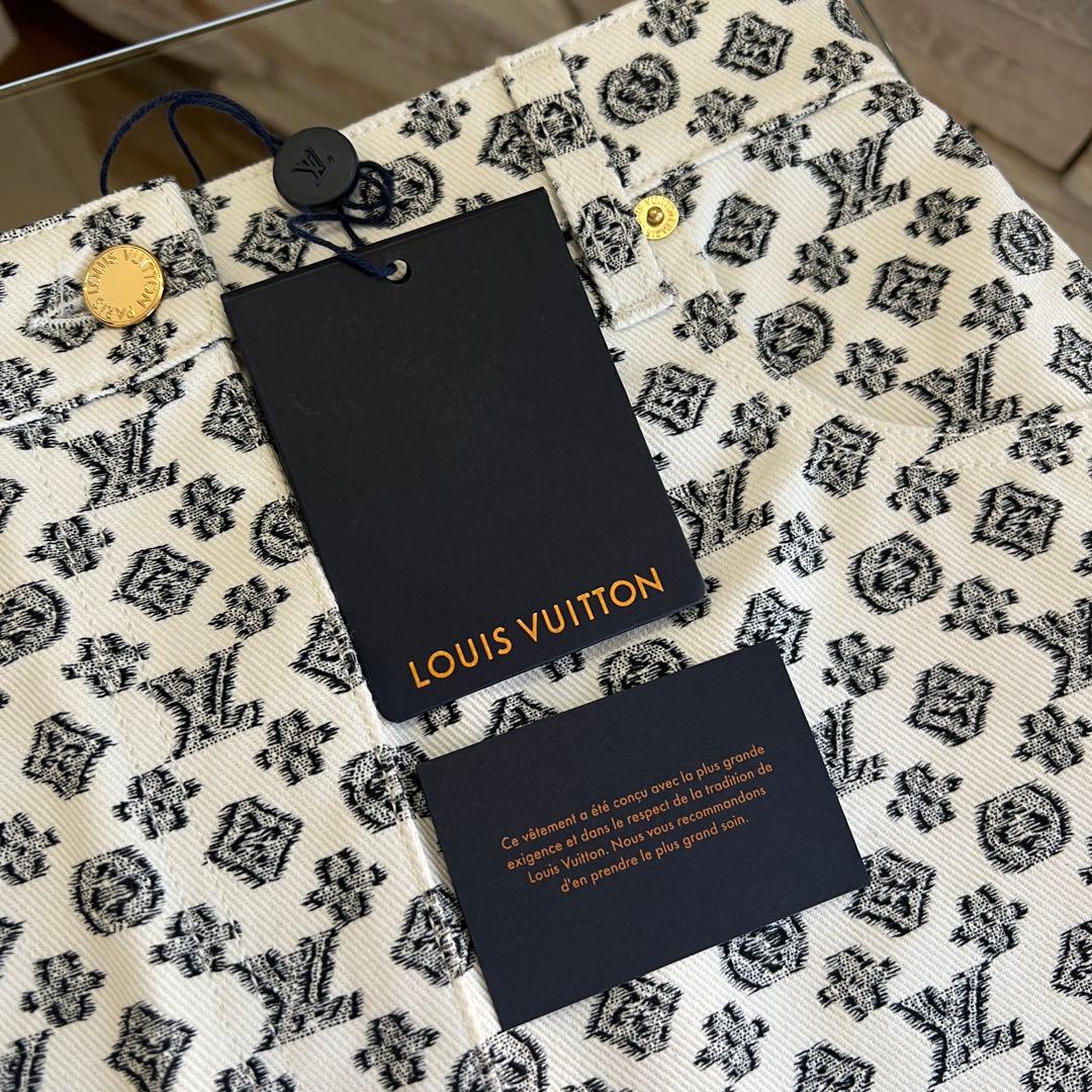 LOUISVUITTON ブラーリィ　モノグラム　ミニスカート　デニム　ホワイト