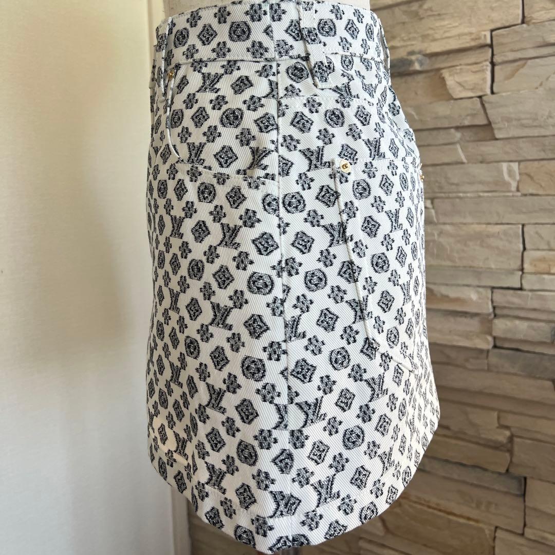 LOUISVUITTON ブラーリィ　モノグラム　ミニスカート　デニム　ホワイト