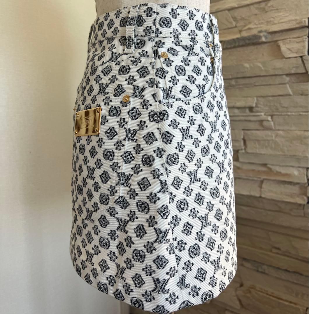 LOUISVUITTON ブラーリィ　モノグラム　ミニスカート　デニム　ホワイト