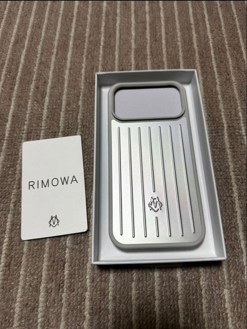RIMOWA シルバー ケース　17Promax