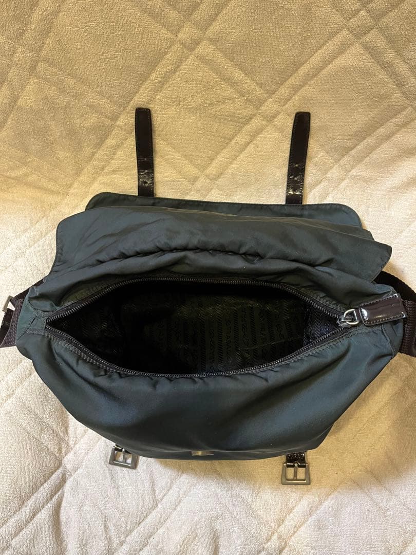 PRADA テスートナイロン メッセンジャーバッグ 三角ロゴ 深緑色