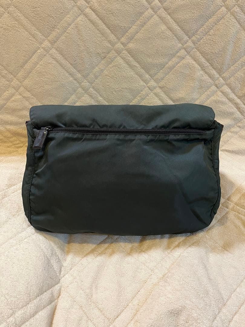 PRADA テスートナイロン メッセンジャーバッグ 三角ロゴ 深緑色