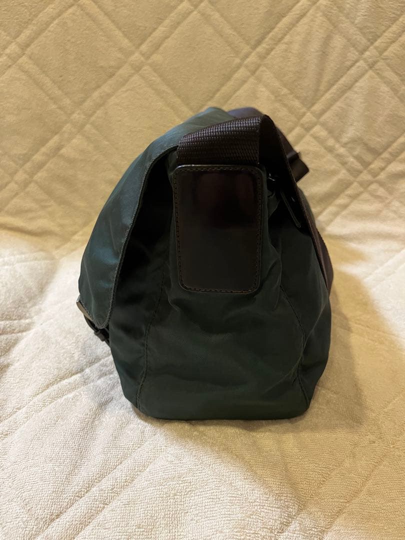 PRADA テスートナイロン メッセンジャーバッグ 三角ロゴ 深緑色