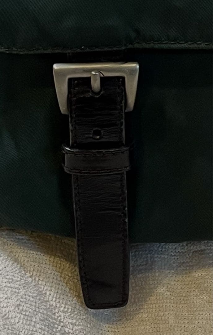 PRADA テスートナイロン メッセンジャーバッグ 三角ロゴ 深緑色