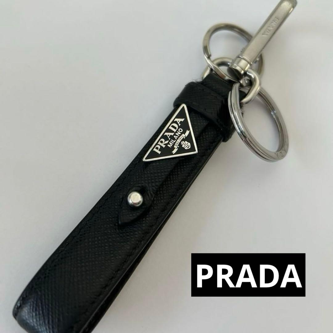 PRADA プラダ　三角ロゴ　ブラックレザー キーホルダー　キーリング