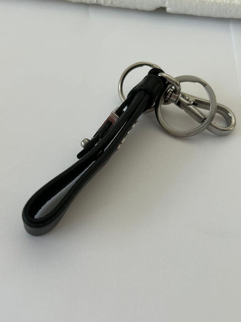 PRADA プラダ　三角ロゴ　ブラックレザー キーホルダー　キーリング