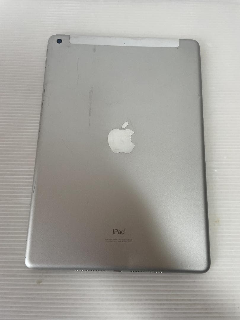 T*i様 ジャンク　IPAD　第８世代　MYMJ2J/A 難あり　インカメ破損