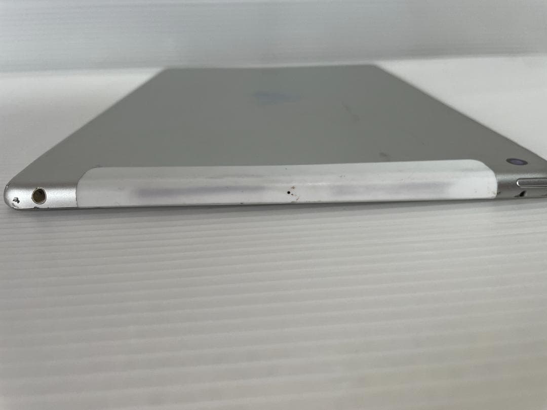 T*i様 ジャンク　IPAD　第８世代　MYMJ2J/A 難あり　インカメ破損