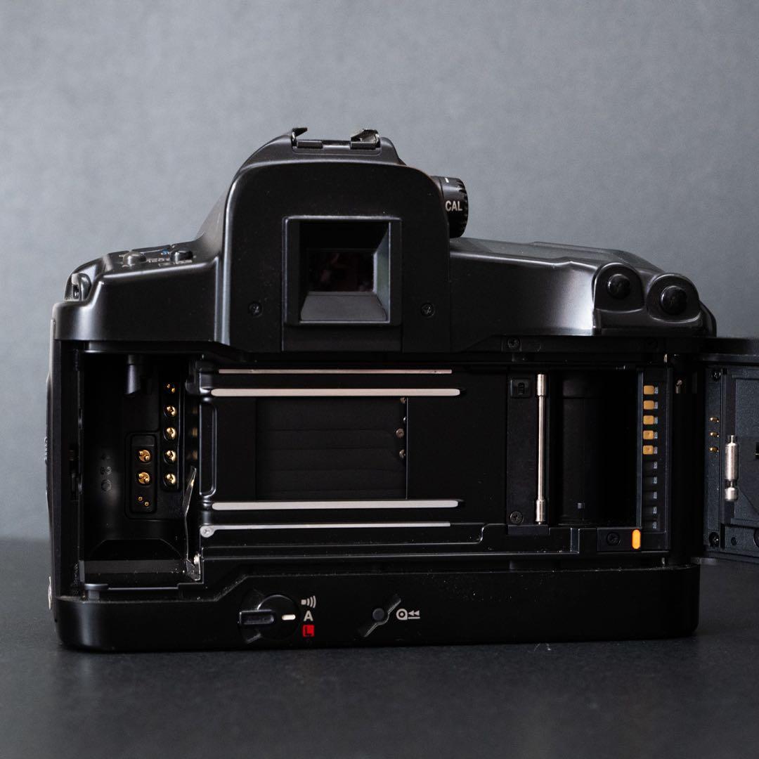 Canon キヤノン EOS3 フィルムカメラ