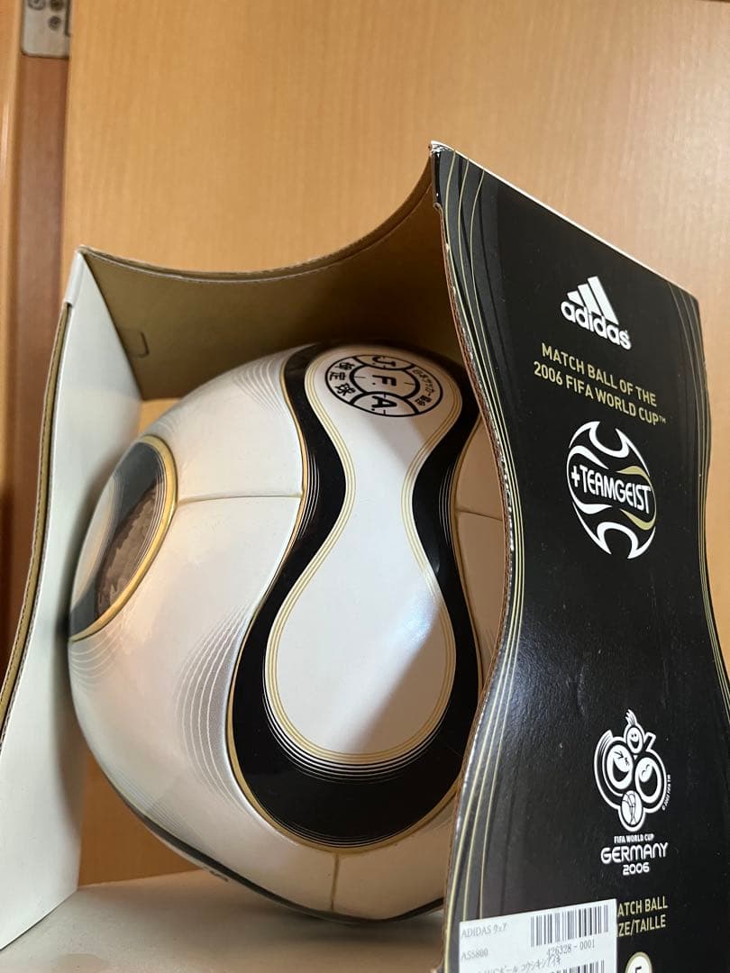 adidas TEAMGEIST 2006年 ドイツワールドカップ公式球