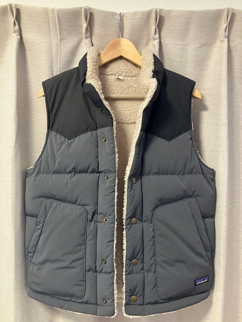 【美品】patagonia リバーシブルダウンベスト(サイズ:メンズXS)