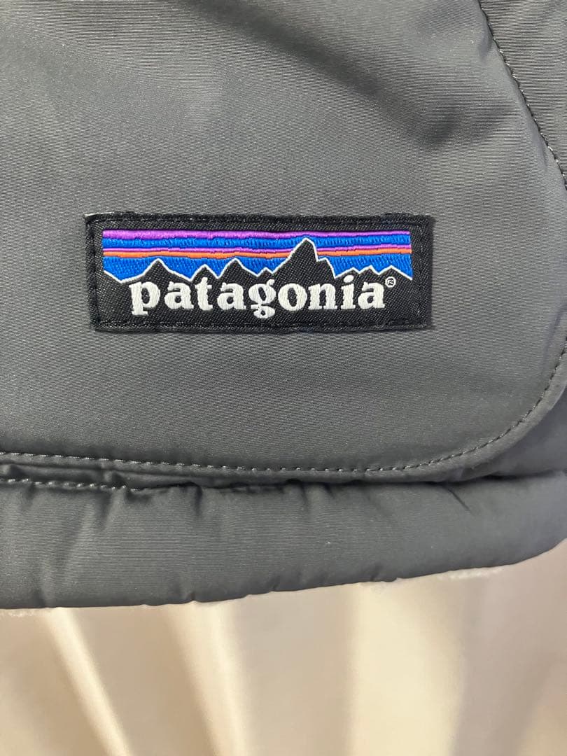 【美品】patagonia リバーシブルダウンベスト(サイズ:メンズXS)