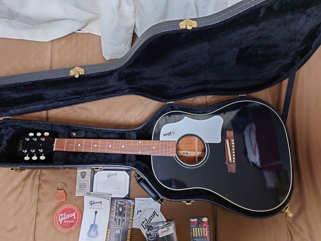 ギブソン社製アコースティックギター