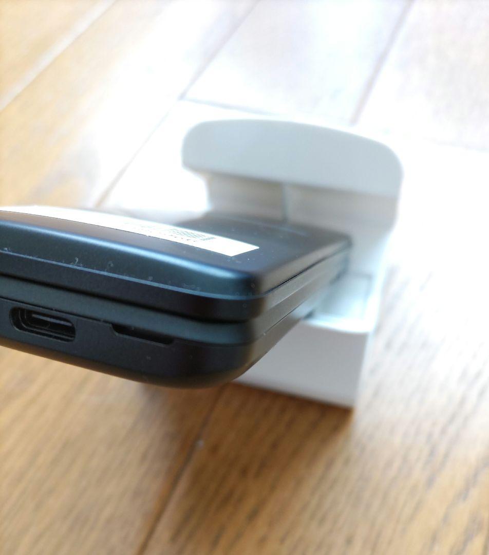 ★タピオカカポ★　GRATINA KYF42 ブラック　携帯電話