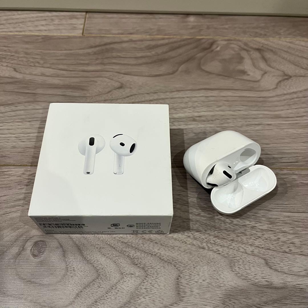 AirPods4 ケースと左耳