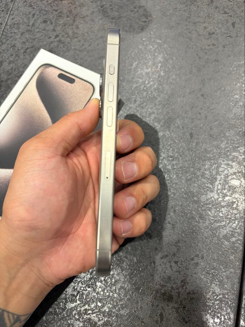 Apple iPhone15 Pro 128gb本体 ブラックチタニウム