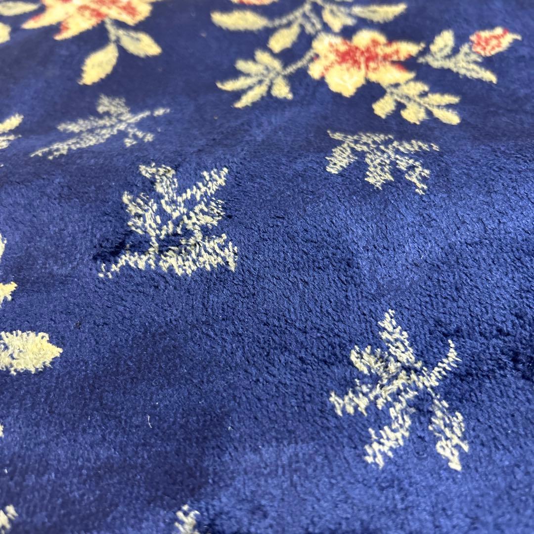 ペルシャ絨毯風　ネイビーブルー フローラルラグ 大判　137×187センチ