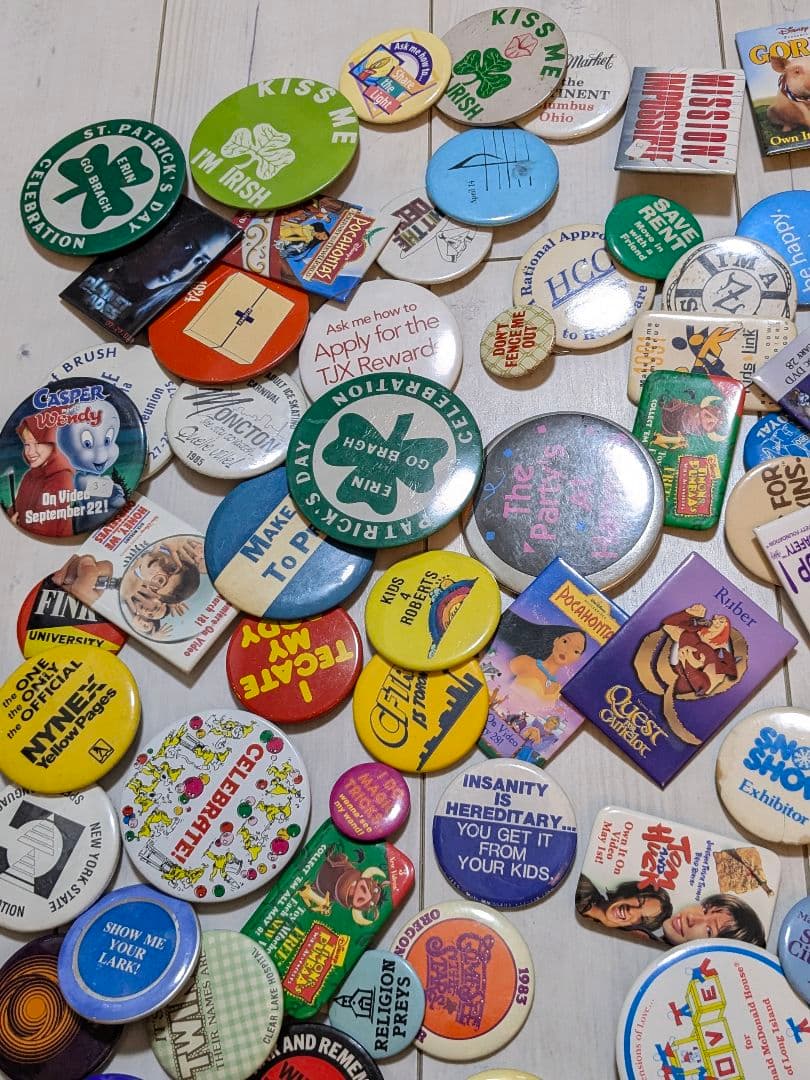 アメリカの缶バッジ 130個 まとめ売り ビンテージ ピンバッジ USA