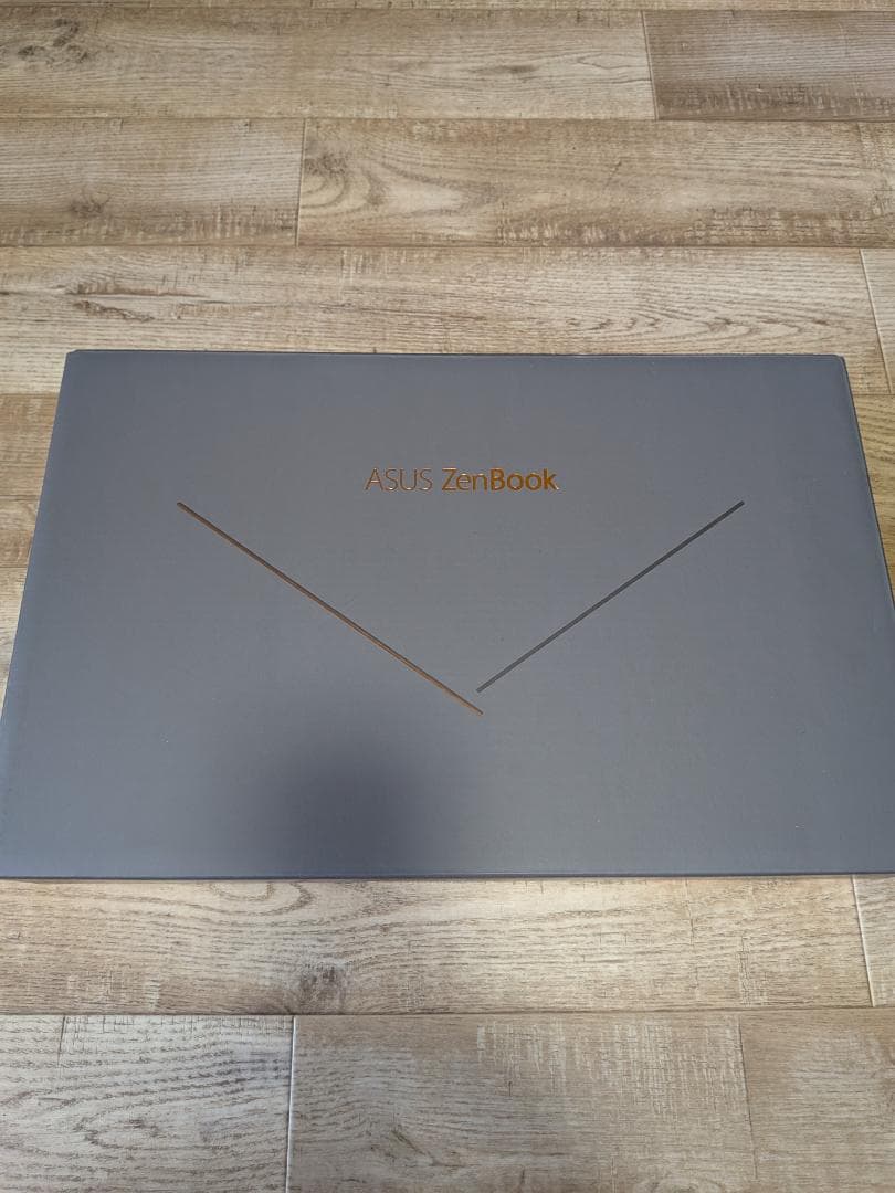 ZenBook 14 UM425IA ノートPC　OLED