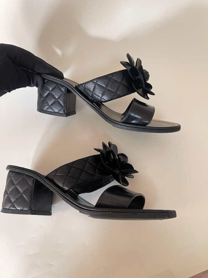 chanelシャネルフラワー装飾付きブラックサンダル