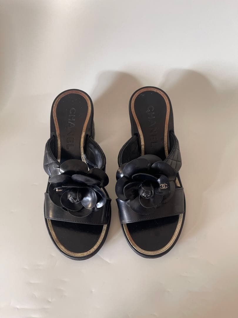 chanelシャネルフラワー装飾付きブラックサンダル