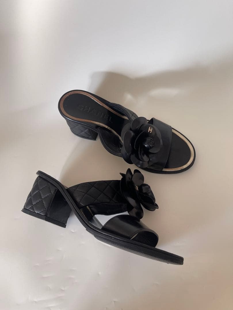 chanelシャネルフラワー装飾付きブラックサンダル