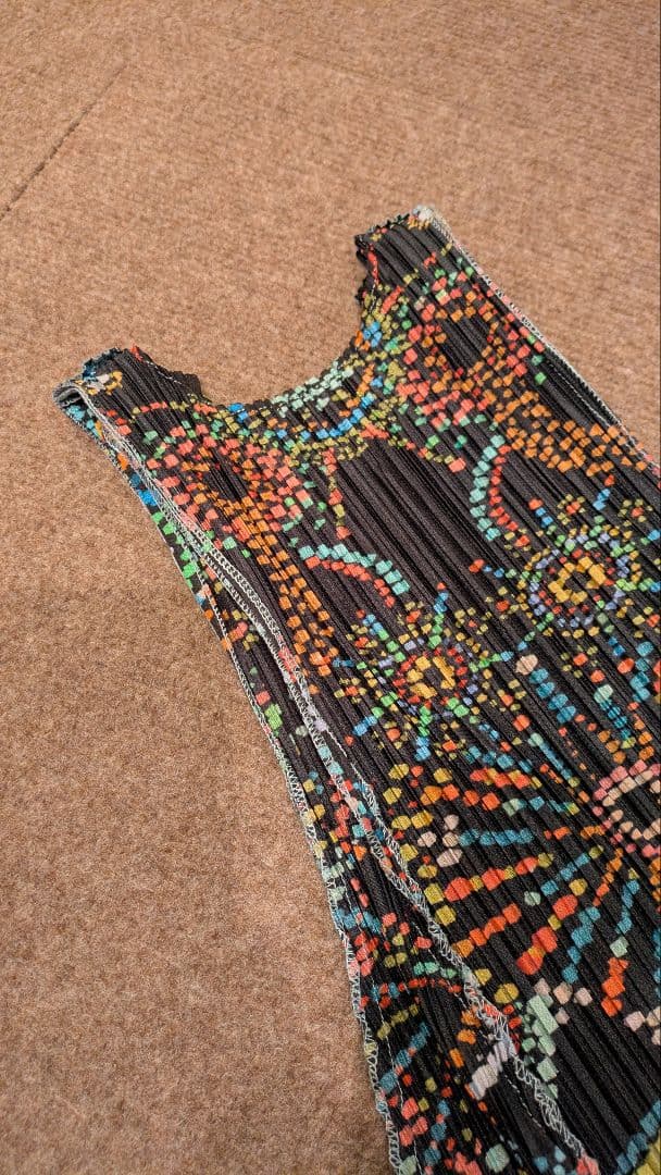 プリーツプリーズ ノースリーブワンピース 花火柄 サイズ5