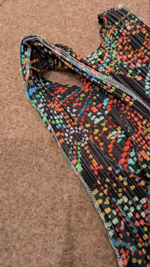 プリーツプリーズ ノースリーブワンピース 花火柄 サイズ5