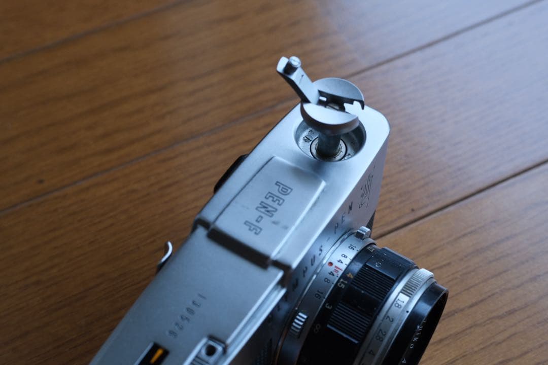 Olympus Pen-F フィルム一眼レフカメラ（38mmレンズ付き）