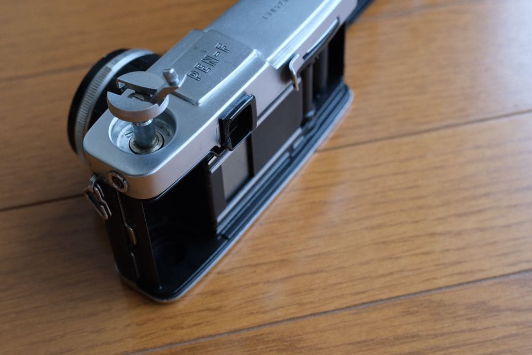 Olympus Pen-F フィルム一眼レフカメラ（38mmレンズ付き）