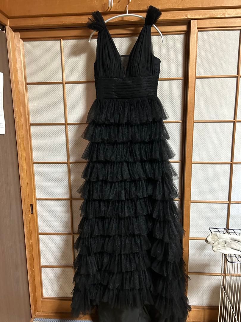 フリル付きブラックロングドレス　Sサイズ