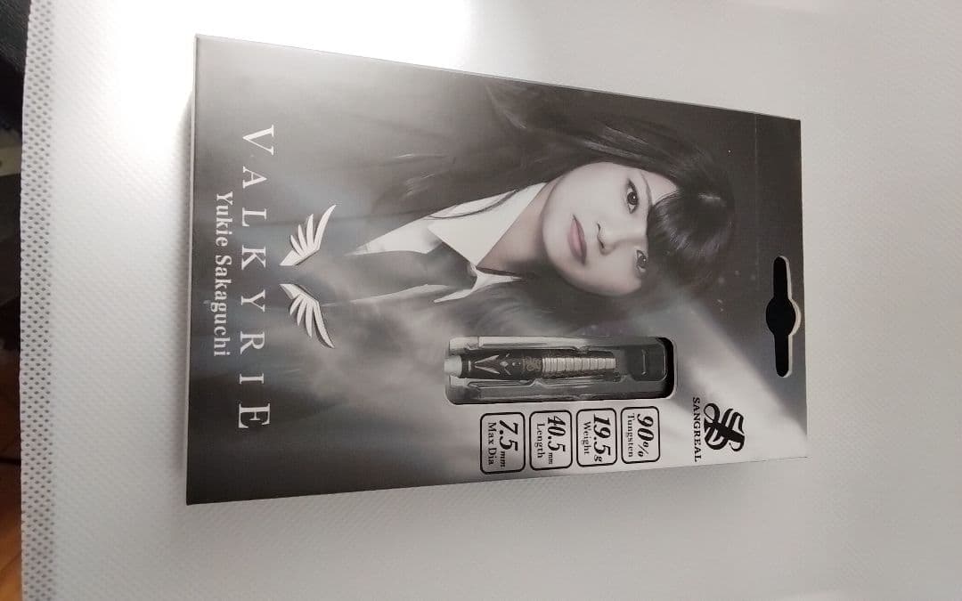 茱*萸様 サングリアル!坂口優希恵!極美品!新品同品!付録未開封!ダーツセット