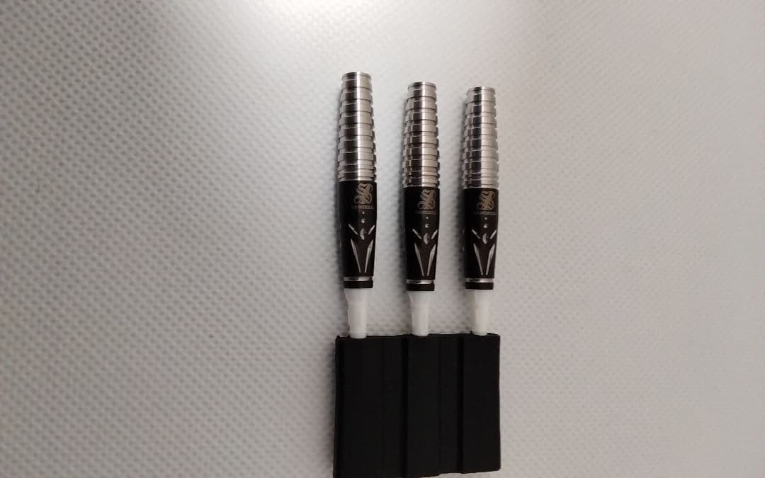 茱*萸様 サングリアル!坂口優希恵!極美品!新品同品!付録未開封!ダーツセット