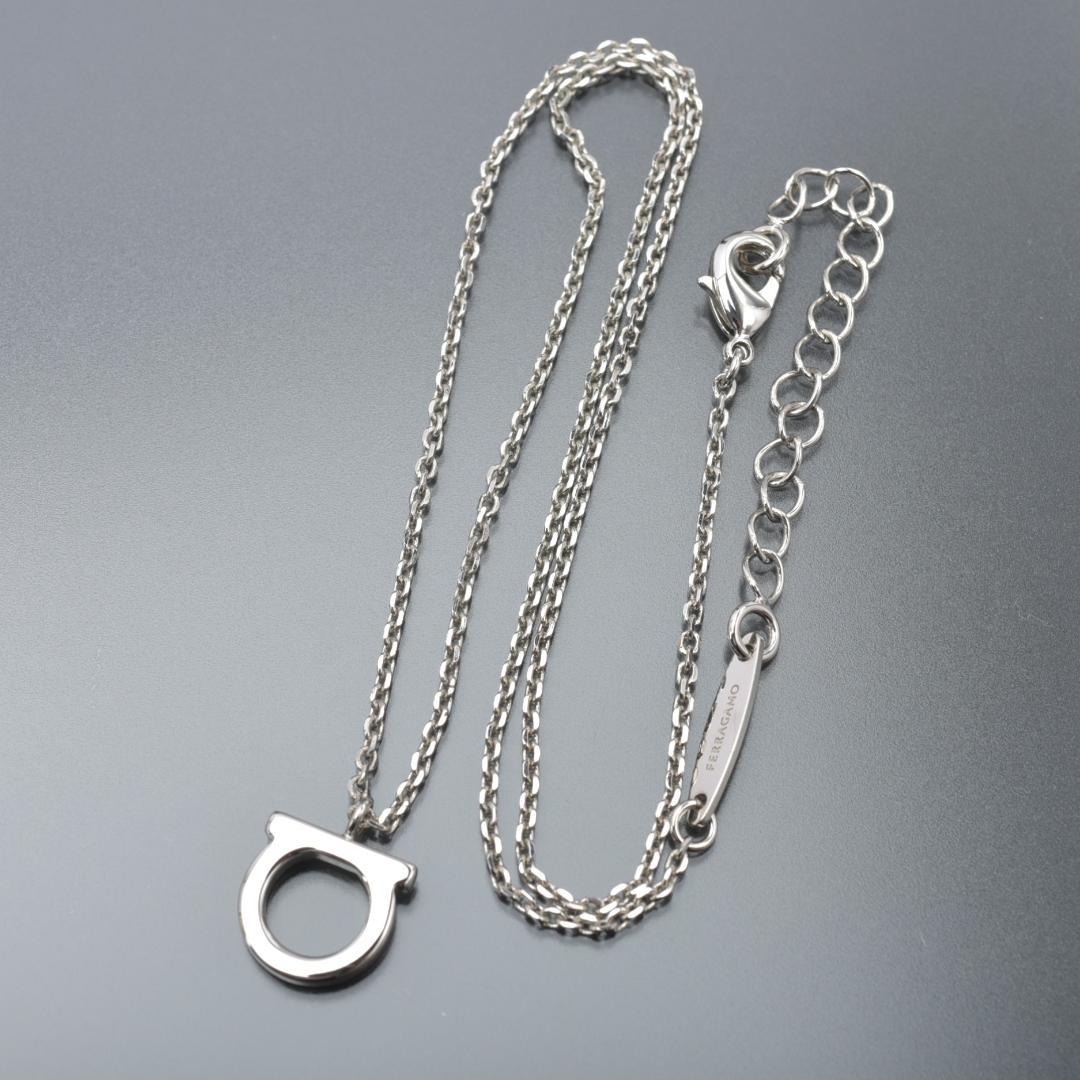 新品 Salvatore Ferragamo ガンチーニ ネックレス シルバー