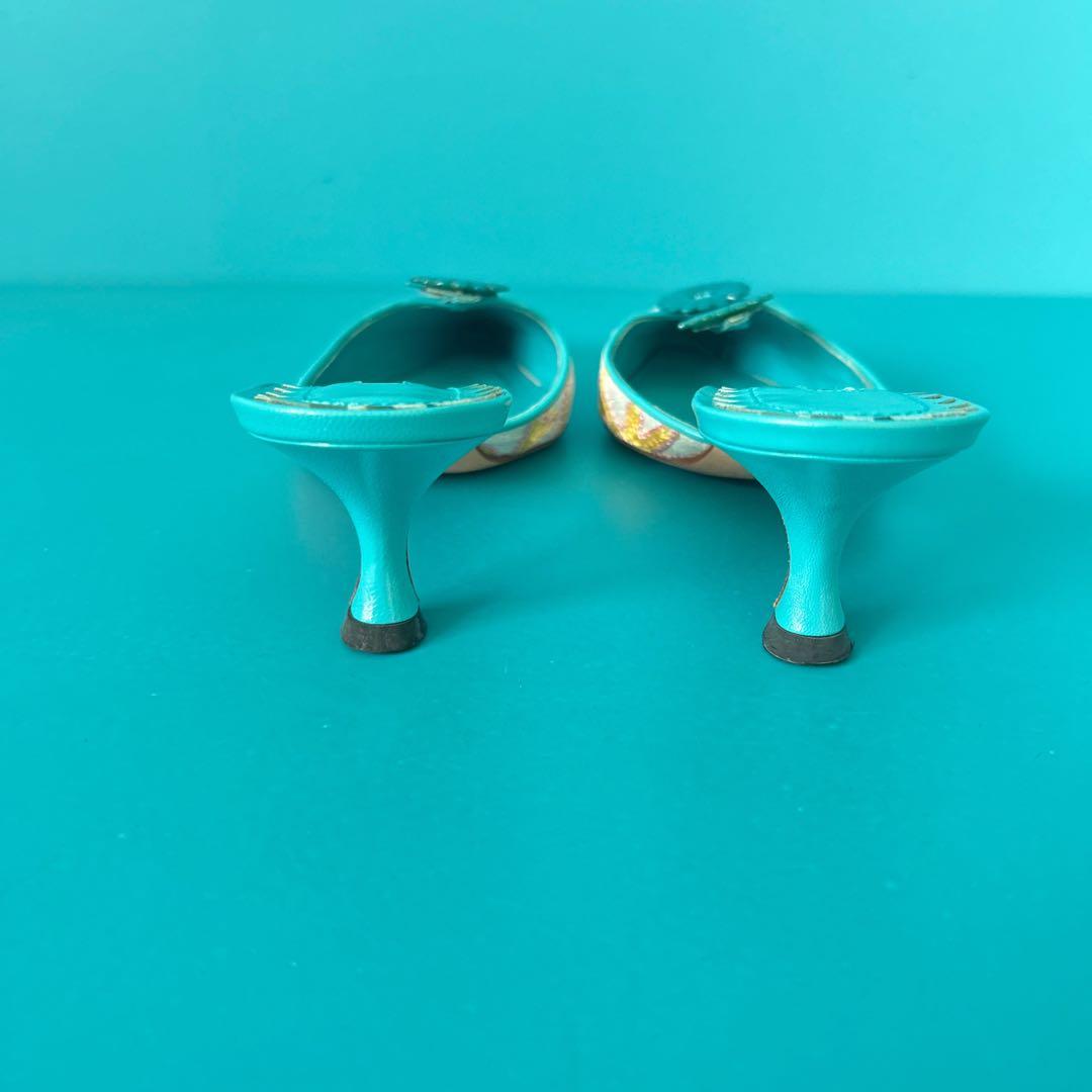 MANOLO BLAHNIKマノロブラニク　フラワー刺繍ミュール　ライトブルー