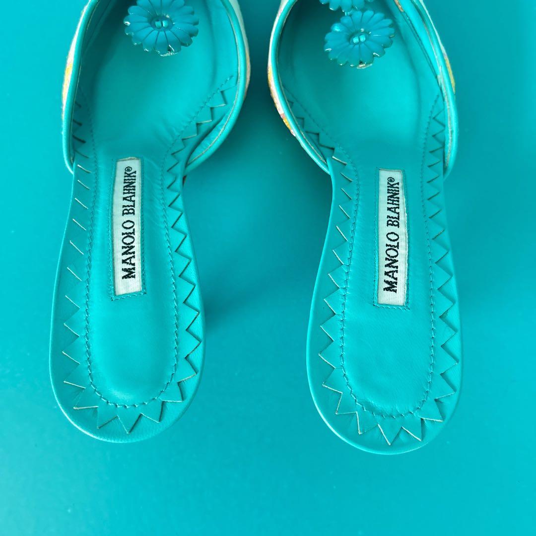 MANOLO BLAHNIKマノロブラニク　フラワー刺繍ミュール　ライトブルー